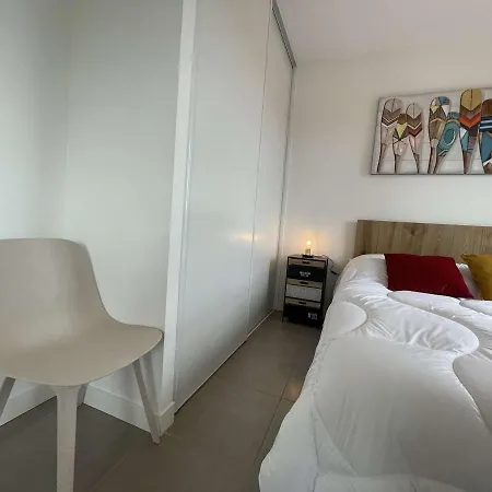 Apartman Design 2 Pieces Avec Balcon, Proche Et Port A - Fr-1-246-641 *